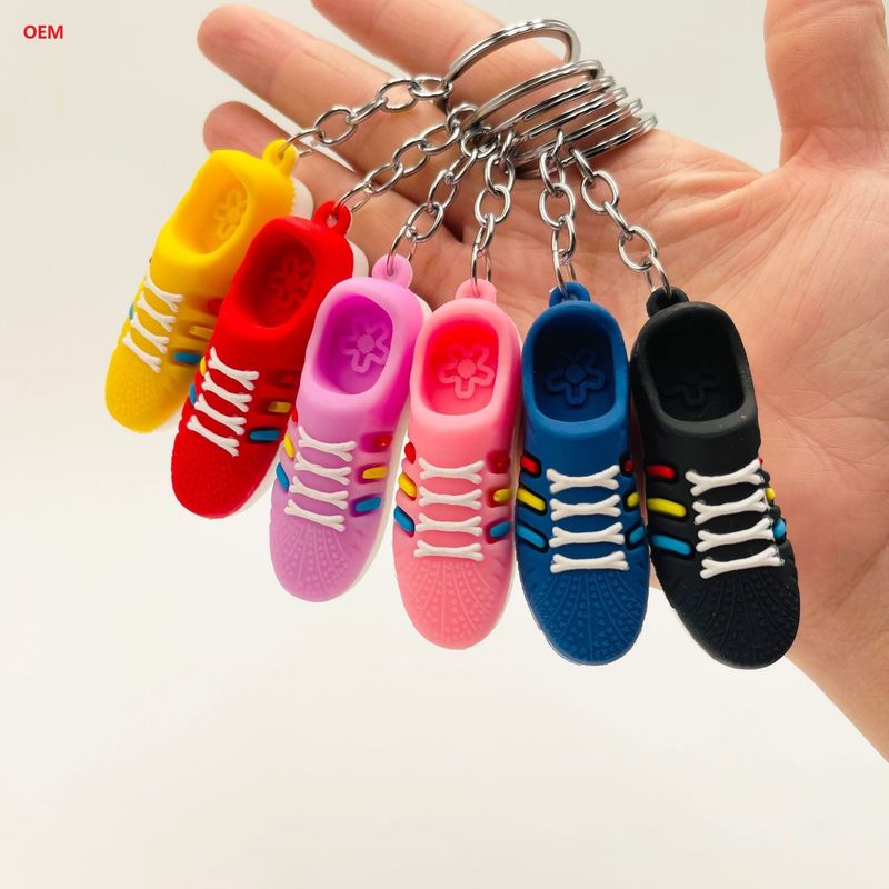 3D Mini Ayakkabı Anahtar Çapraz Karakter Anahtar Çapraz Metal Anahtar Yüzüğü Özel Plastik Şekil Anahtar Çapraz