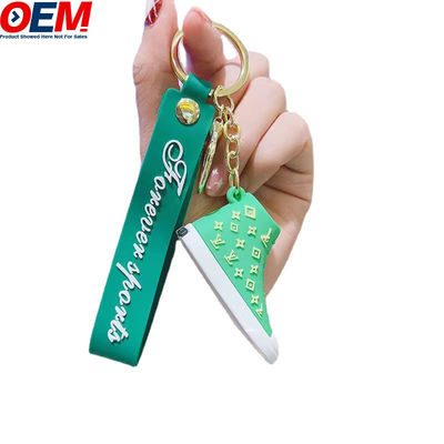 Şekil üreticisi OEM 3 boyutlu mini spor ayakkabı anahtarlığı Kendi tasarım oyuncağınızı özelleştirin